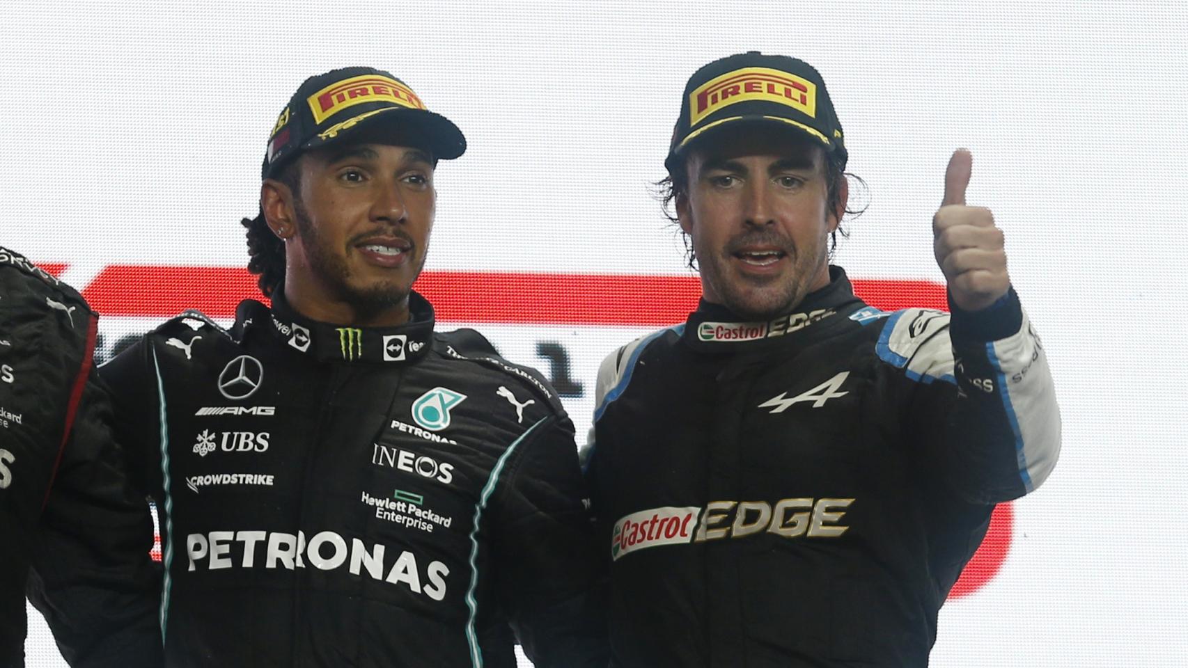 Lewis Hamilton responde a Fernando Alonso con un mensaje viral en Twitter
