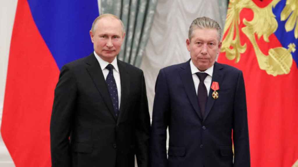 Ravil Maganov junto a Vladimir Putin en una imagen de archivo.