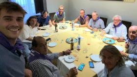 Diez amigos y compañeros disfrutando de la gastronomía palentina
