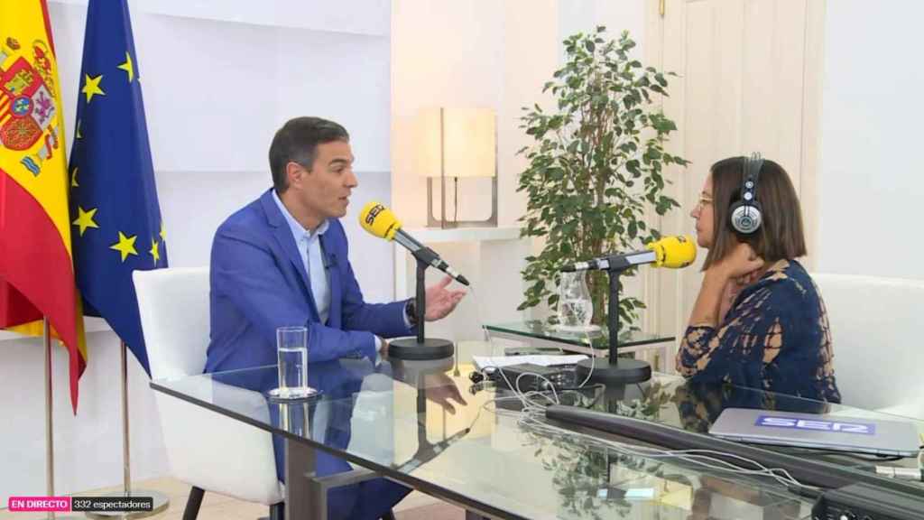 El presidente del Gobierno, Pedro Sánchez, este jueves en el Palacio de la Moncloa en  una entrevista con la cadena SER.