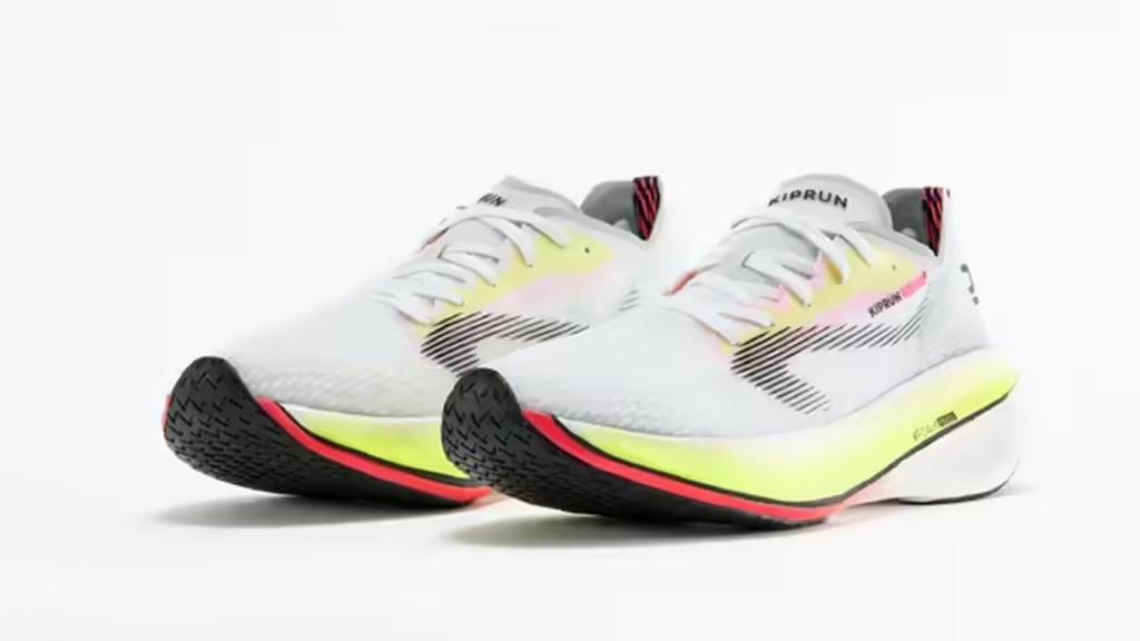 Decathlon desafía a Nike con sus Vaporfly: las con placa de carbono que hacen 'volar'