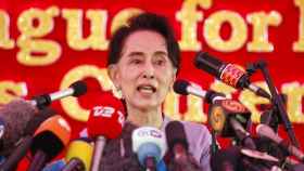 Suu Kyi en una imagen de archivo durante una rueda de prensa.