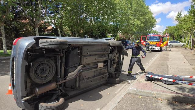 Vuelco de un turismo en Simancas