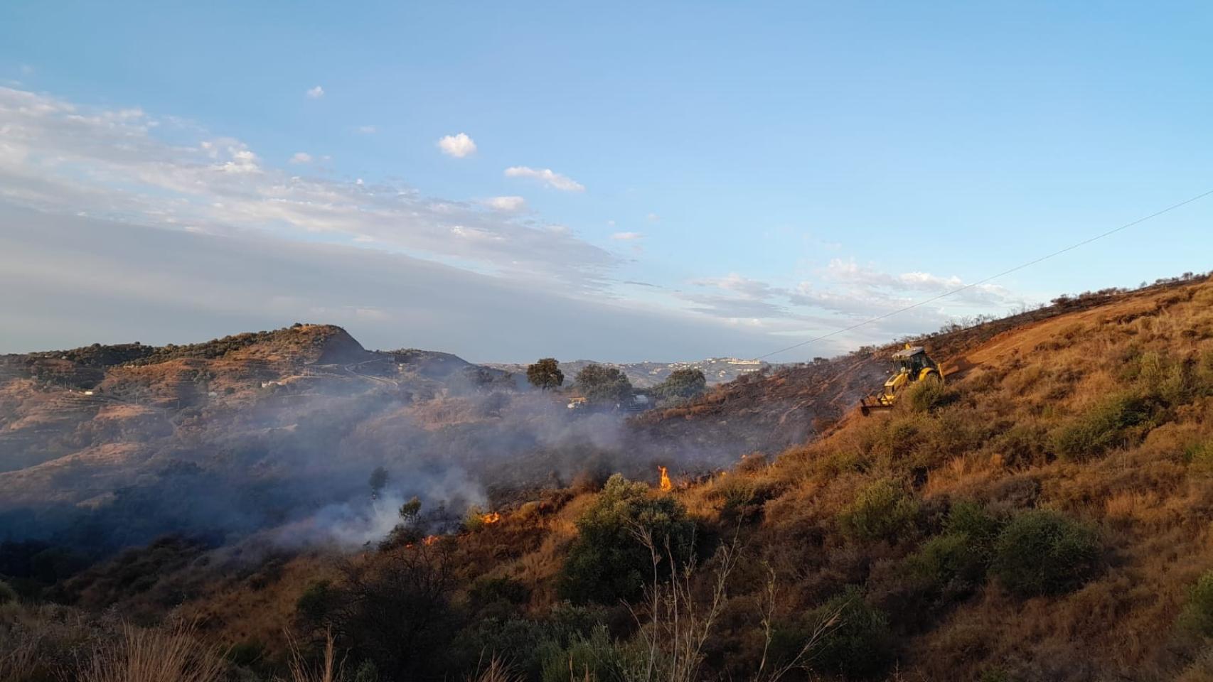 Extinguido el incendio declarado en la zona de Valtocado, en Mijas
