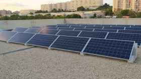 La instalación de paneles solares en los colegios de Alicante es una de las inversiones hechas desde el Ayuntamiento.