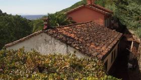 Una de las casas con piscina en la localidad abulense de Pedro Bernardo.