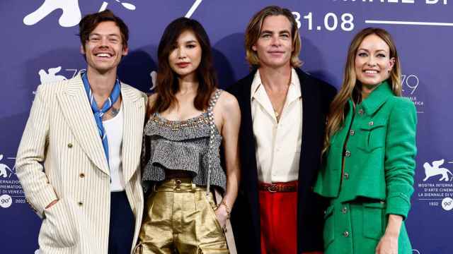 Harry Styles, Gemma Chan, Chris Pine y Olivia Wilde en el Festival de Venecia. Foto: Yara Nardi (Reuters)