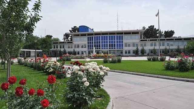Exterior de la embajada de Rusia en Kabul.