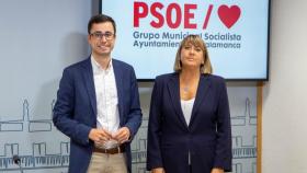 El portavoz socialista, José Luis Mateos, y la concejala María García