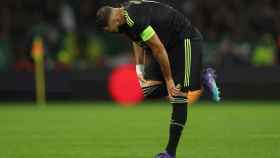 Karim Benzema se duele.