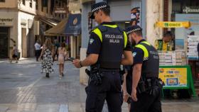 Policías Locales por calle Larios.