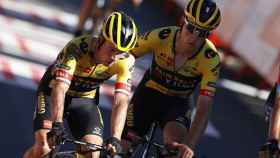Primoz Roglic llega a meta en la etapa 16 de La Vuelta tras sufrir una caída pocos metros antes