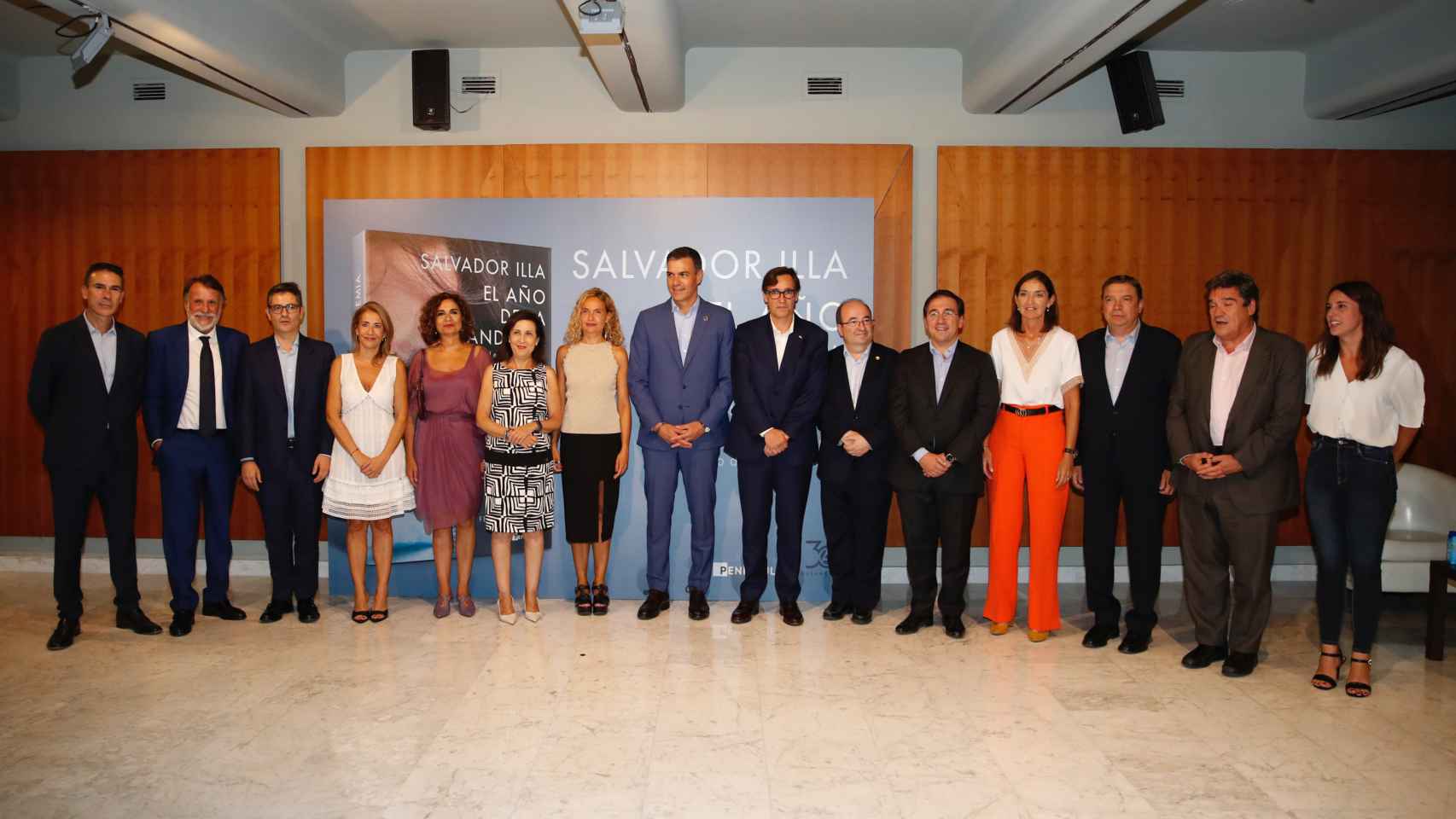 Salvador Illa presenta 'El año de la pandemia' acompañado de Sánchez y otros miembros del Gobierno