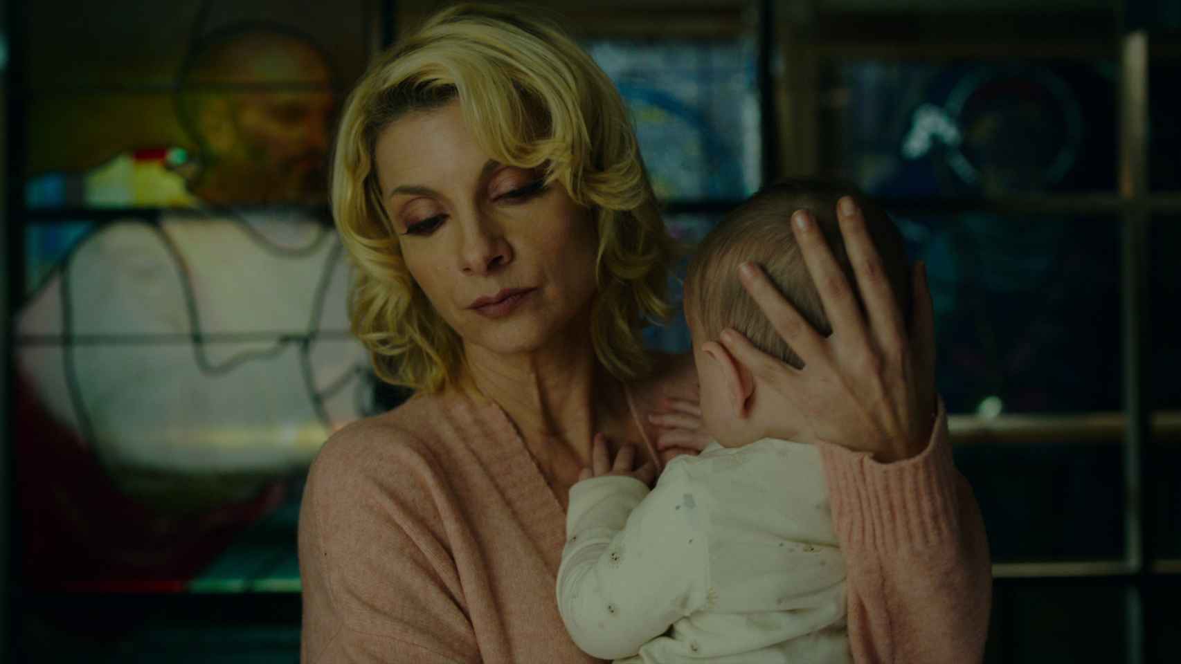 Primeras imágenes de 'Sagrada familia', lo nuevo de Manolo Caro en Netflix