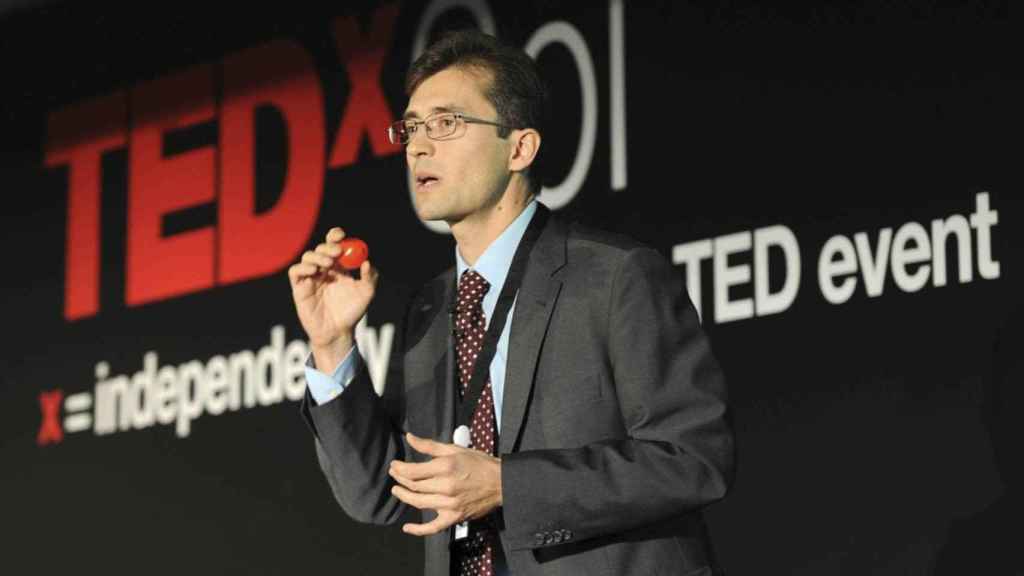 Eduardo Jáuregui durante una ponencia TEDxSol en 2010
