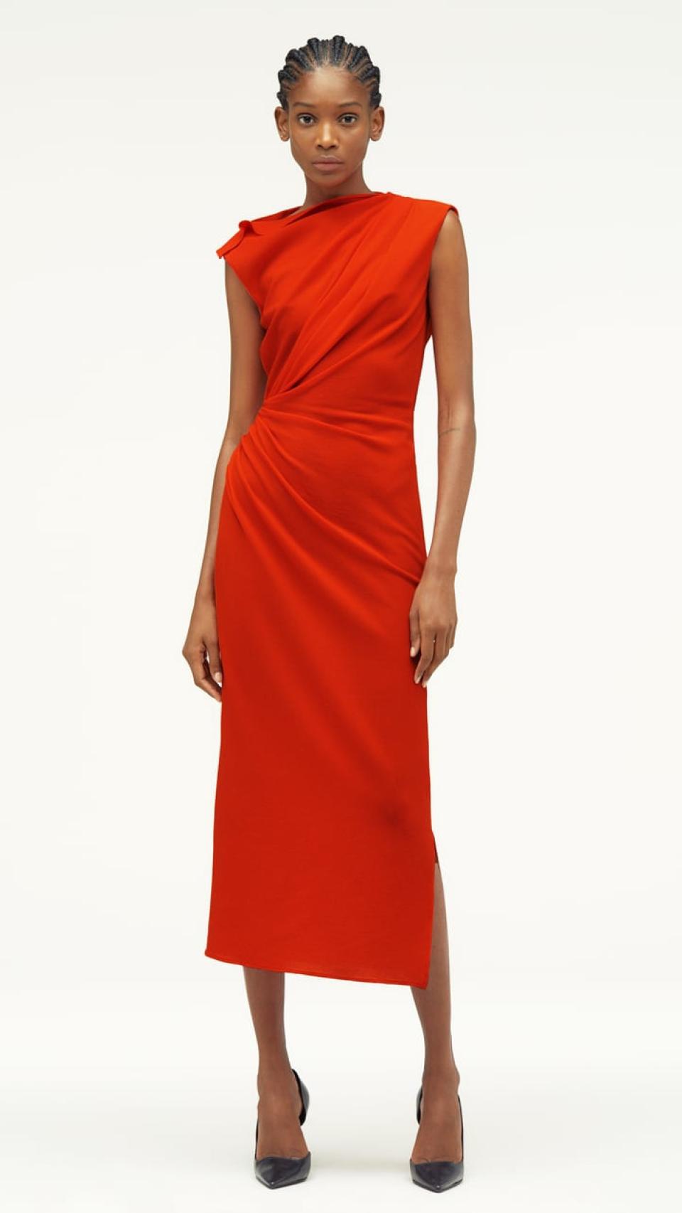 El vestido naranja de Narciso Rodriguez para Zara que ha agotado en cuestión horas