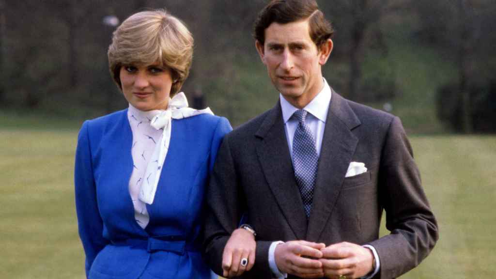 Carlos de Inglaterra y Diana de Gales una imagen de archivo.
