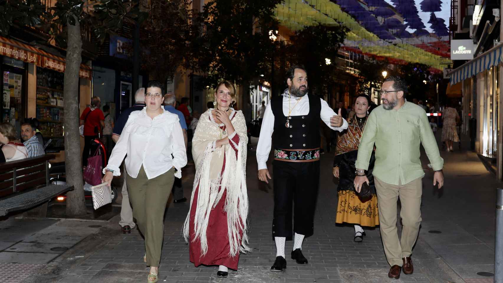 Imágenes del día: Paco Núñez se viste de manchego para las fiestas de Valdepeñas