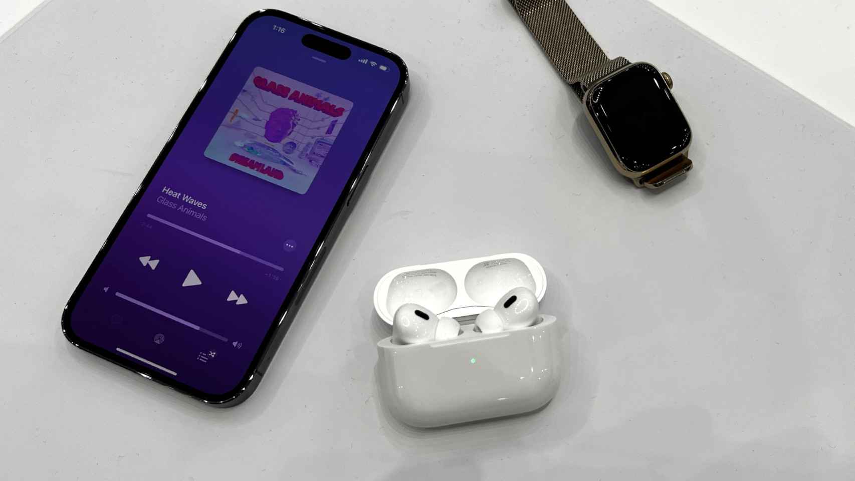 iPhone 14 Pro, Apple Watch Series 8 y AirPods Pro 2