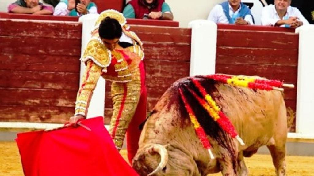 Derechazo de Perera al jabonero segundo de la tarde