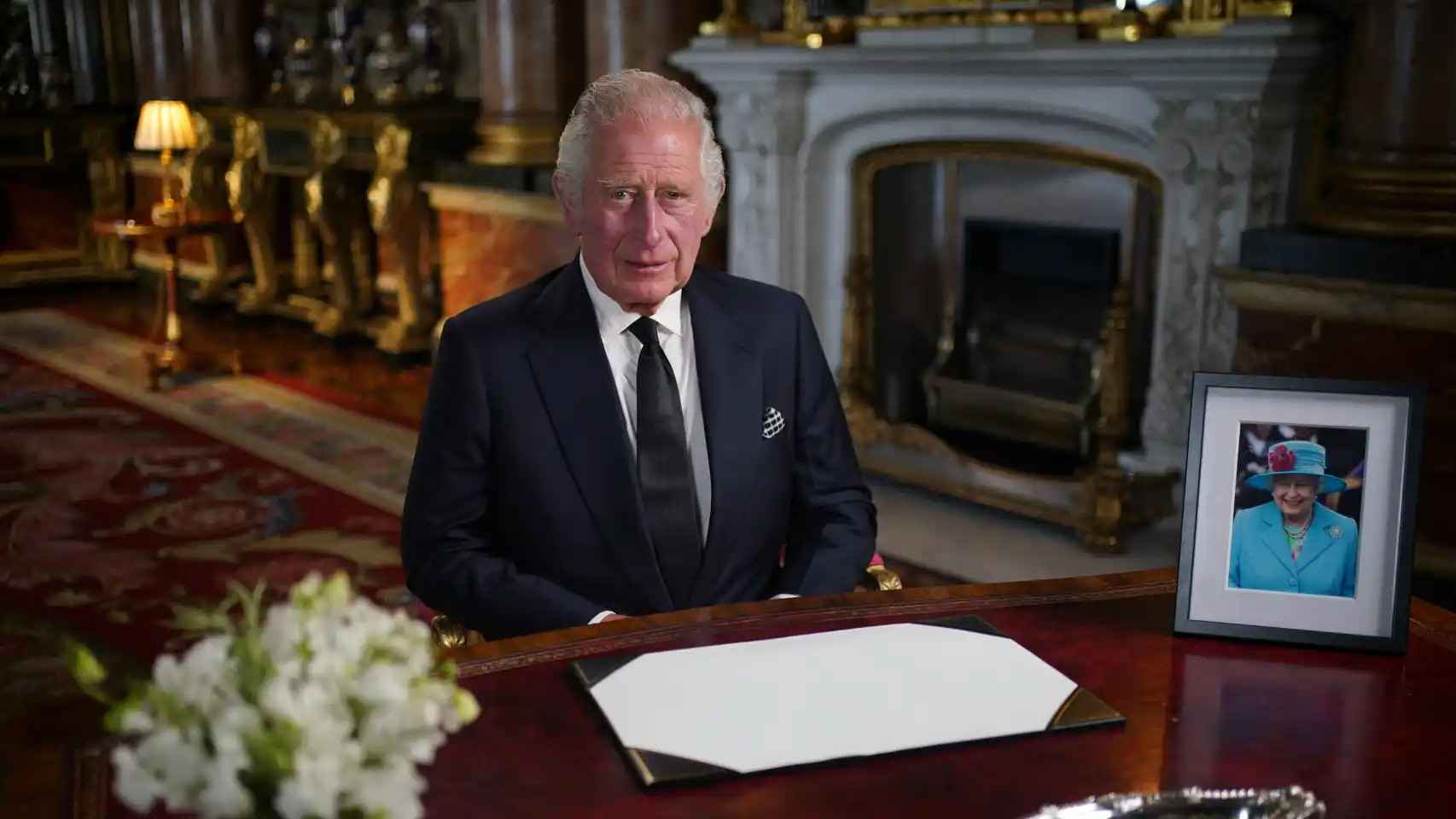 Carlos III promete “lealtad y respeto” para ganarse al Reino Unido: sólo le apoya el 42% de los británicos thumbnail