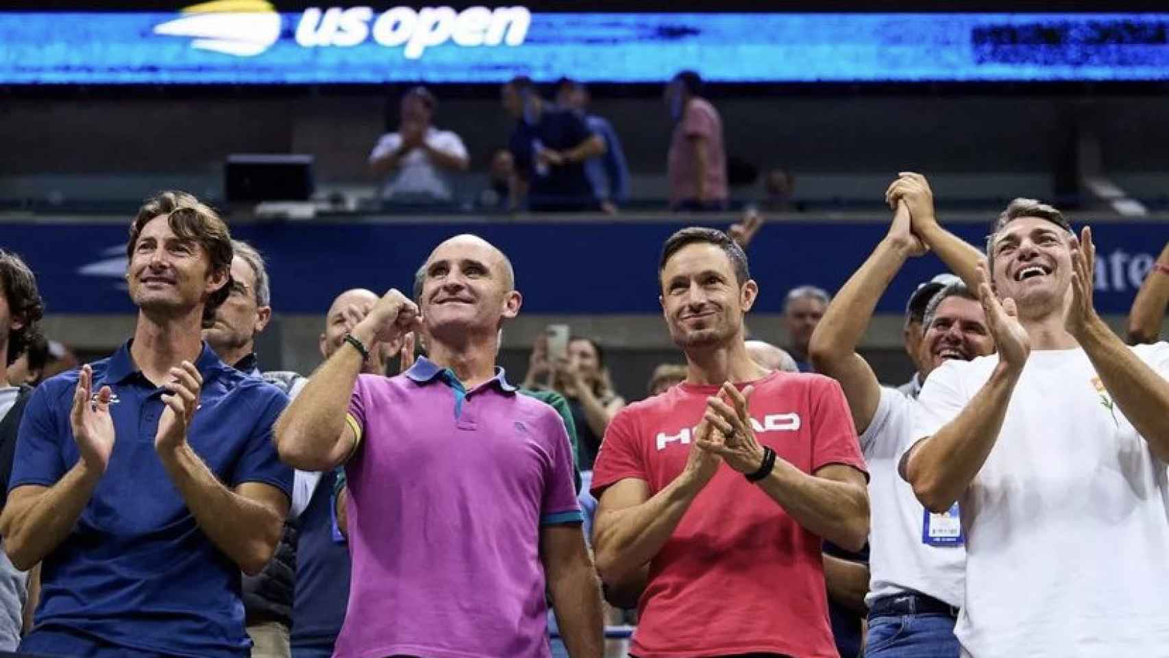 Juan Carlos Ferrero, Albert Molina, Juanjo Moreno y Juanjo López, animando a Carlos Alcaraz durante el US Open