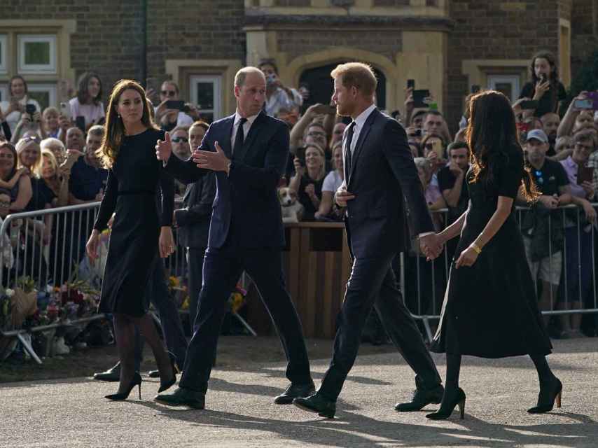 Los príncipes Guillermo y Harry junto a sus esposas, Kate y Meghan.