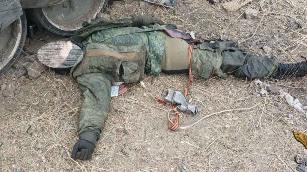 The body of a Russian soldier killed during the Ukrainian counter-offensive in Kharkov.