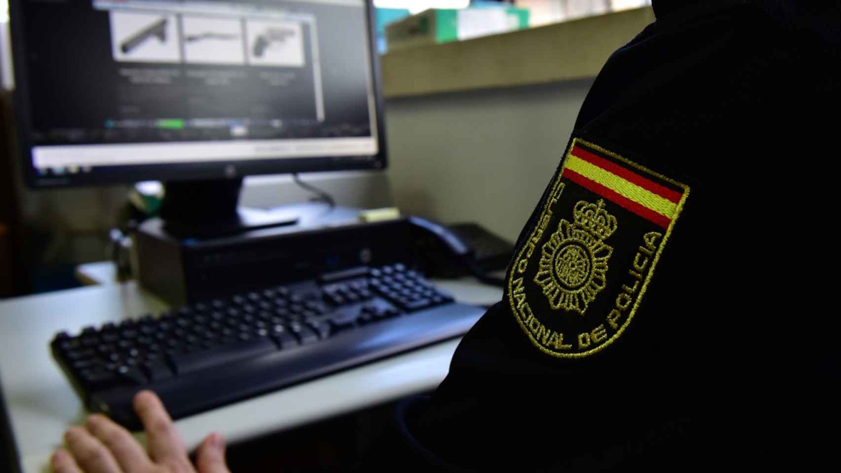 Policía Nacional investigando ciberdelincuencia
