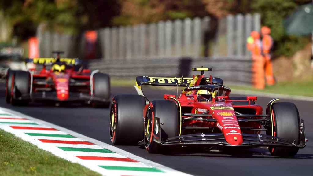 Carlos Sainz y Charles Leclerc, en el circuito de Monza