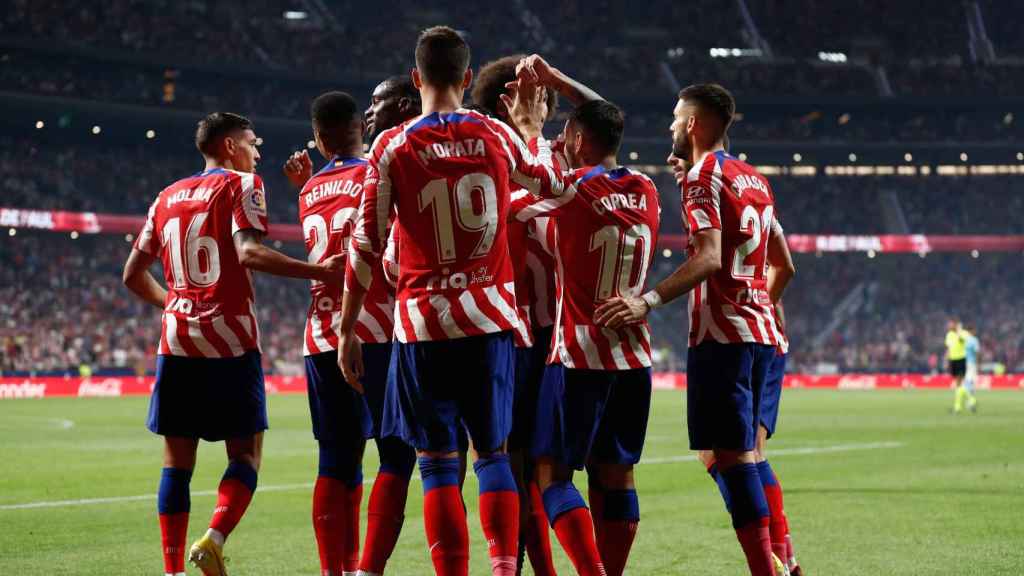 Los jugadores del Atlético, celebrando el gol de De Paul al Celta