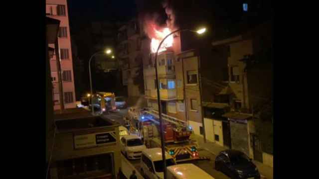 Mueren dos personas en un incendio en un edificio de viviendas en el distrito madrileño de Villaverde