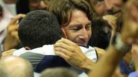 Juan Carlos Ferrero abraza a  Carlso Alcaraz tras ganar el US Open.