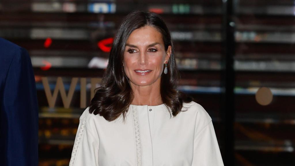 La reina Letizia a su llegada al acto inaugural del 'Año Picasso', en el Museo Nacional Centro de Arte Reina Sofía.