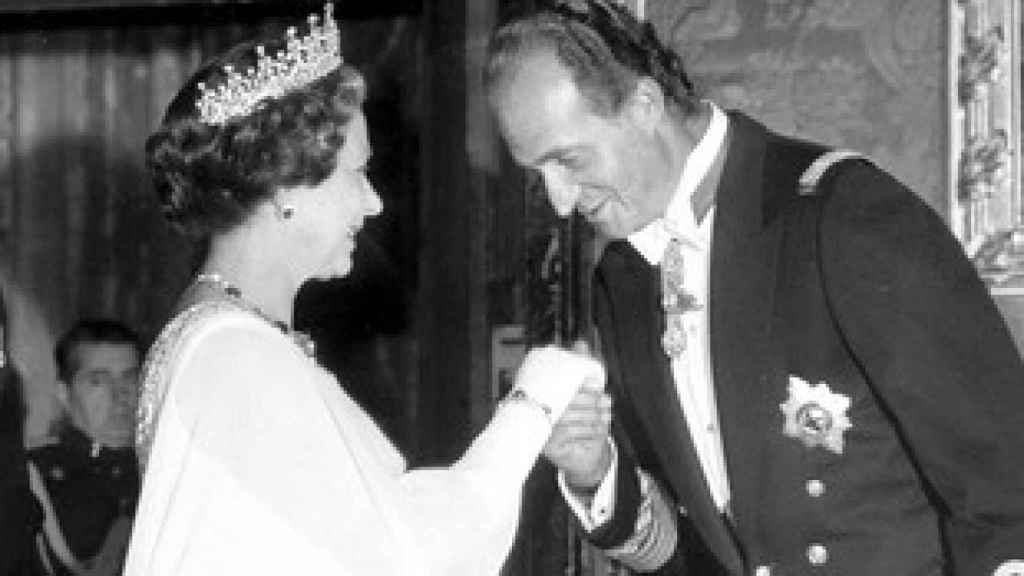 Felipe VI dejará que Juan Carlos I decida de si va al funeral de Isabel II tras ser invitado por el Reino Unido