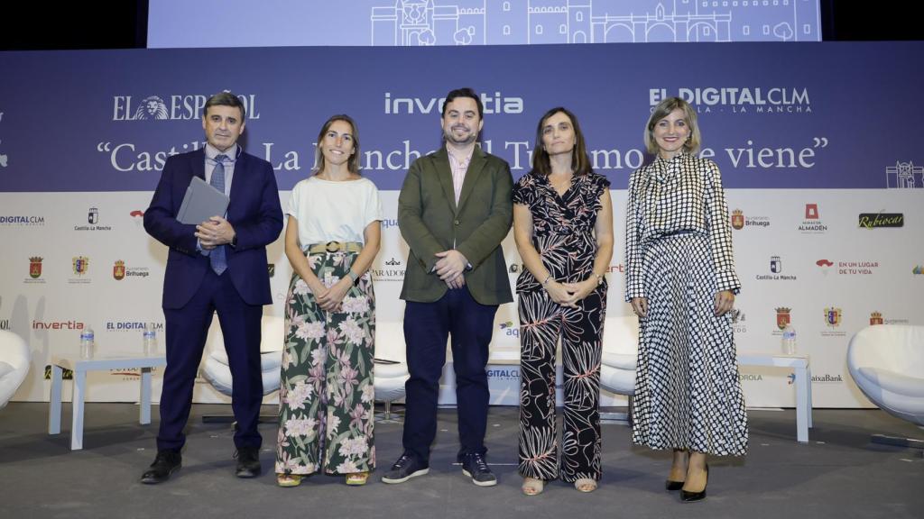 De izda. a dcha.: Enrique Martínez, Ana Muñoz, Arturo Criado, Patricia Pérez y Estrella Díaz.