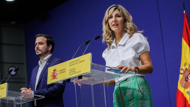 La ministra de Trabajo, Yolanda Díaz, y el ministro de Consumo, Alberto Garzón, en la rueda de prensa posterior a la reunión con las grandes distribuidoras.