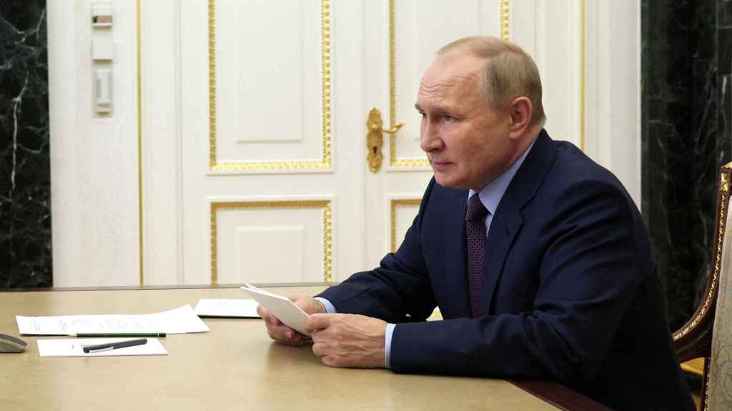 Imagen de Putin de este mismo lunes durante una reunión por videoconferencia desde Moscú.