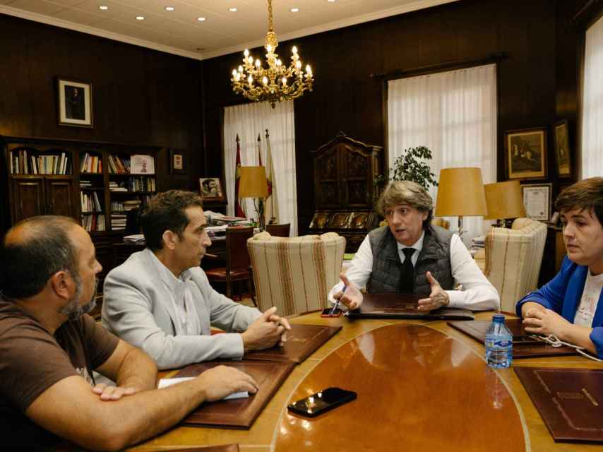 El secretario general de CCOO CyL, Vicente Andrés, y el alcalde de Soria, Carlos Martínez, durante su reunión este martes.