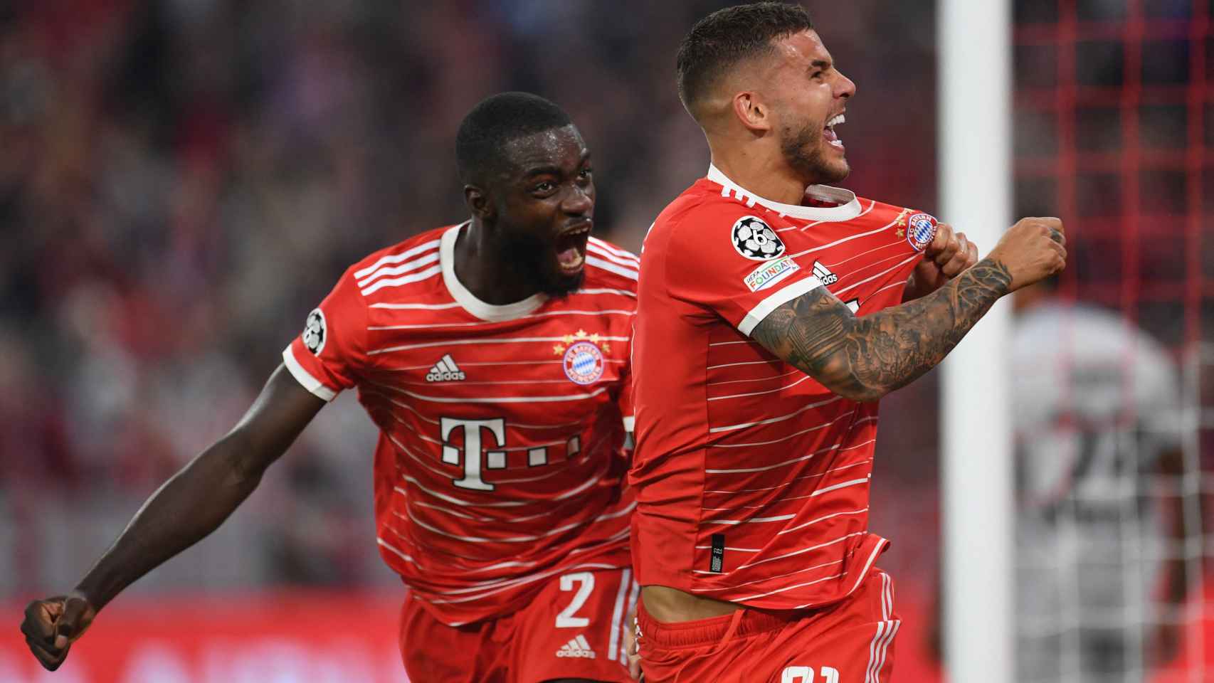 Lucas Hernández y Upamecano celebran un gol del Bayern