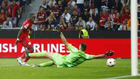 Diaby supera a Grbic para hacer el 2-0 del Bayer Leverkusen al Atlético de Madrid
