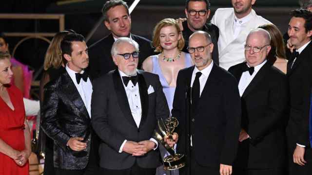 El equipo se Succession tras recibir el Emmy al mejor drama.