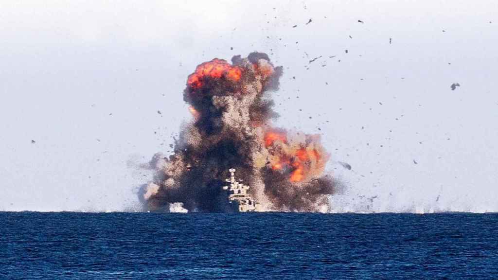 Barco destruido por un misil NSM en unos ejercicios