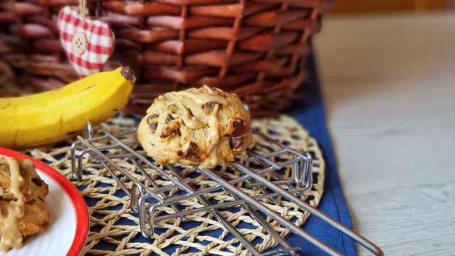 Cookies de cacachuete con plátano y chocolate, una receta para hacer con los más pequeños