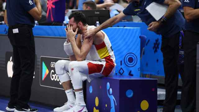 Rudy Fernández, llorando en el banquillo tras conseguir el pase a semifinales del Eurobasket