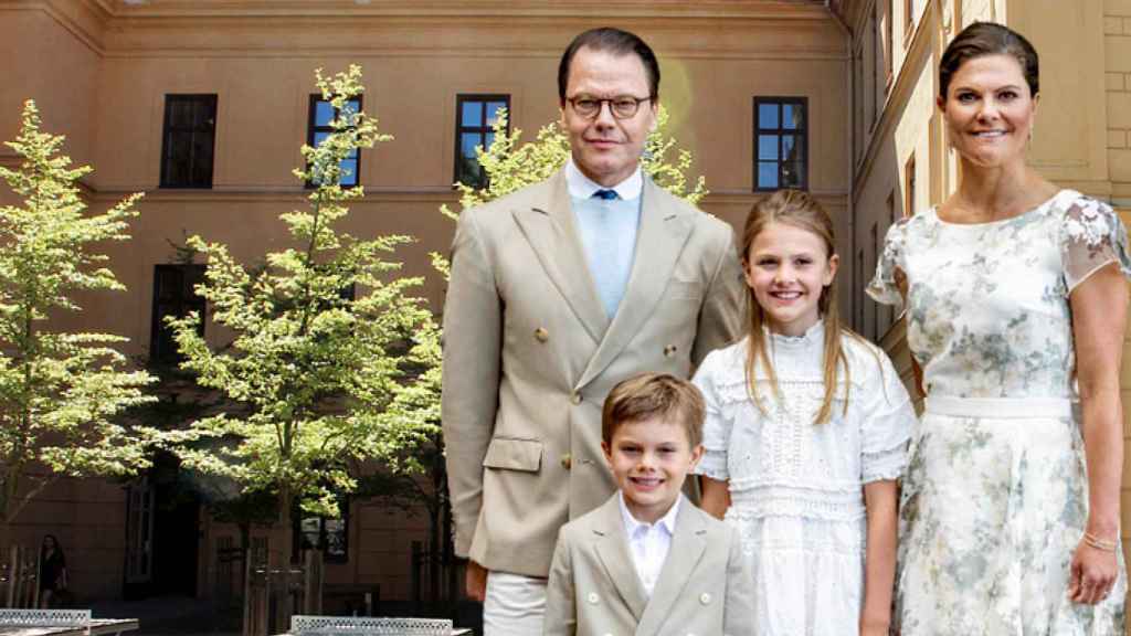 La princesa Victoria y Daniel Westling junto a sus hijos, en un montaje de JALEOS.