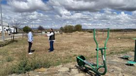 El alcalde de Guijuelo visita las obras en la zona del Pocito en Campillo