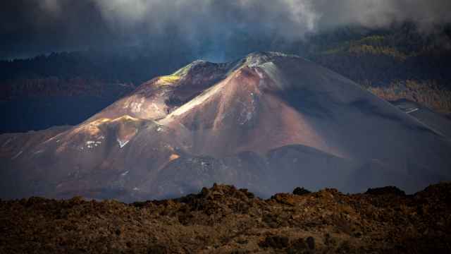 El volcán Tajogaite desde la carretera sobre la colada LP213, a 14 de septiembre de 2022.