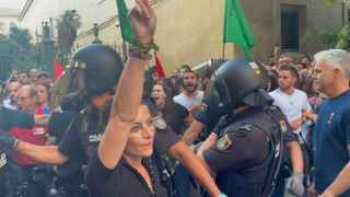 Cargas policiales y 'batalla campal' en la Universidad de Granada a la llegada de Macarena Olona