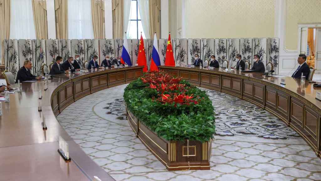 Xi Jinping y Putin se reúnen en Uzbekistán.